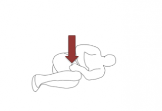 右側を上に横向きに寝て、両膝を抱えるように股関節を90度曲げます